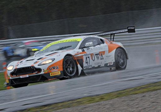 BRITISH GT R1 OULTON PARK